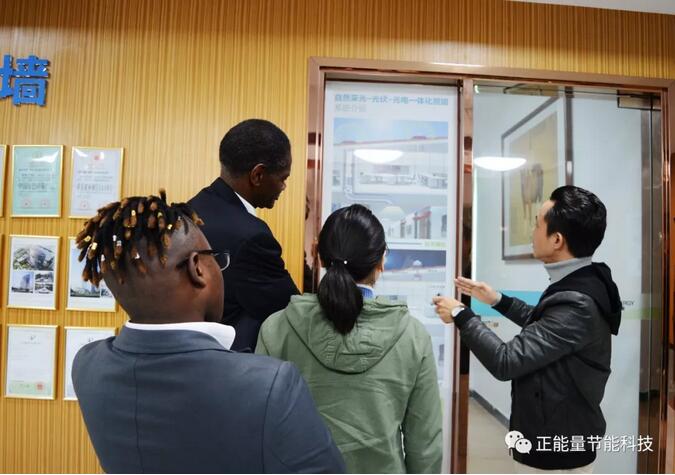 正能量無(wú)電照明2.jpg