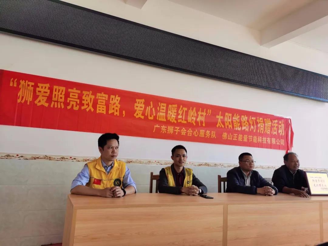 正能量太陽能路燈2.jpg 正能量太陽能路燈2.jpg