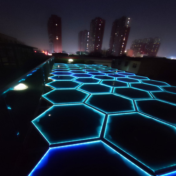 正能量科技雄安分公司樓頂光能寶盒屋面安裝竣工效果(夜間)