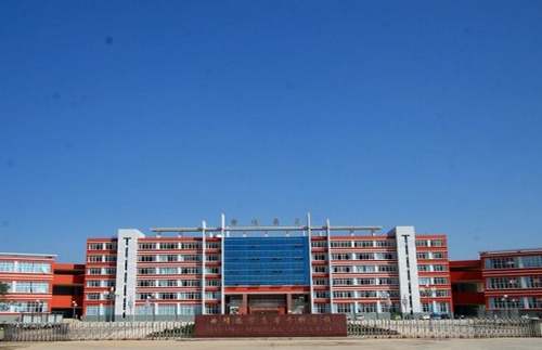 曲靖經開區第三中學無電照明應用 曲靖經開區第三中學無電照明應用